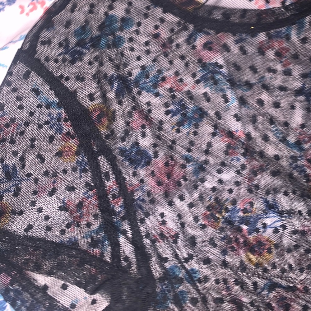FREE with any bundle Mesh Top - Picture 3 of 5